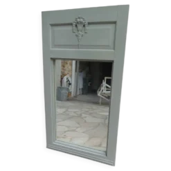 Miroir ancien, trumeau peint en vert de gris.