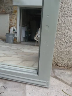 Miroir ancien, trumeau peint en vert de gris.