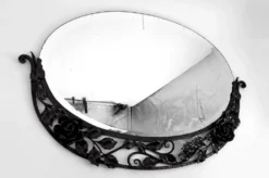 Miroir Art déco en fer forgé à décor de roses, vers 1920