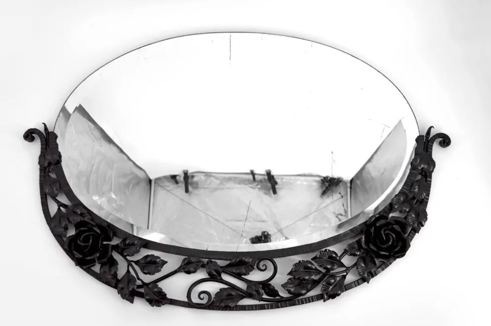Miroir Art déco en fer forgé à décor de roses, vers 1920