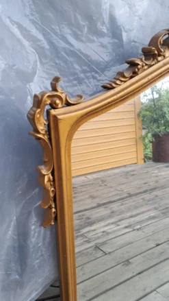 Miroir atypique doré