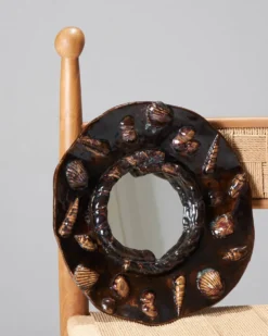 Miroir aux coquillages en grès émaillé