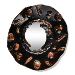 Miroir aux coquillages en grès émaillé