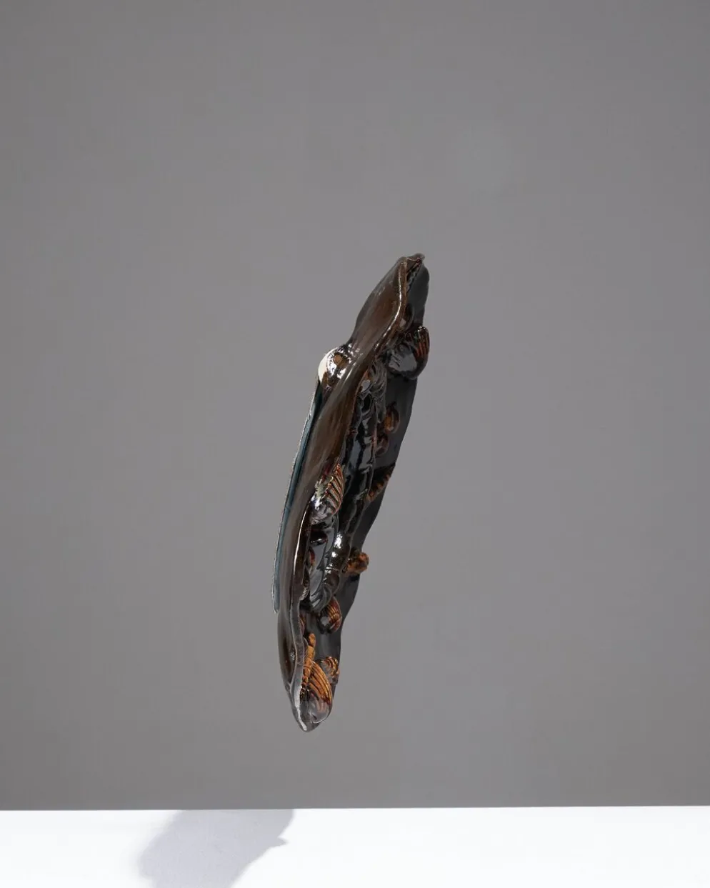 Miroir aux coquillages en grès émaillé