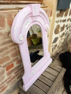 Miroir avec encadrement en bois