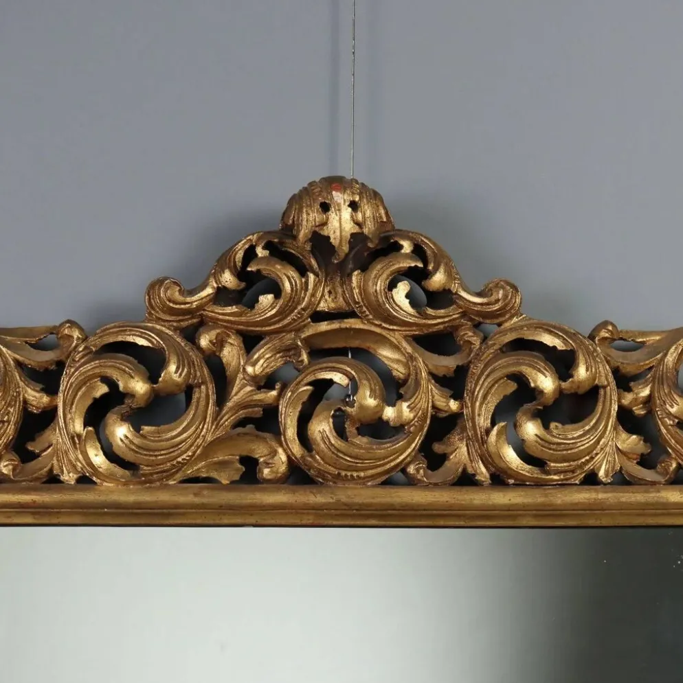 Miroir baroque ancien en bois sculpté et doré, Italie, XXe siècle