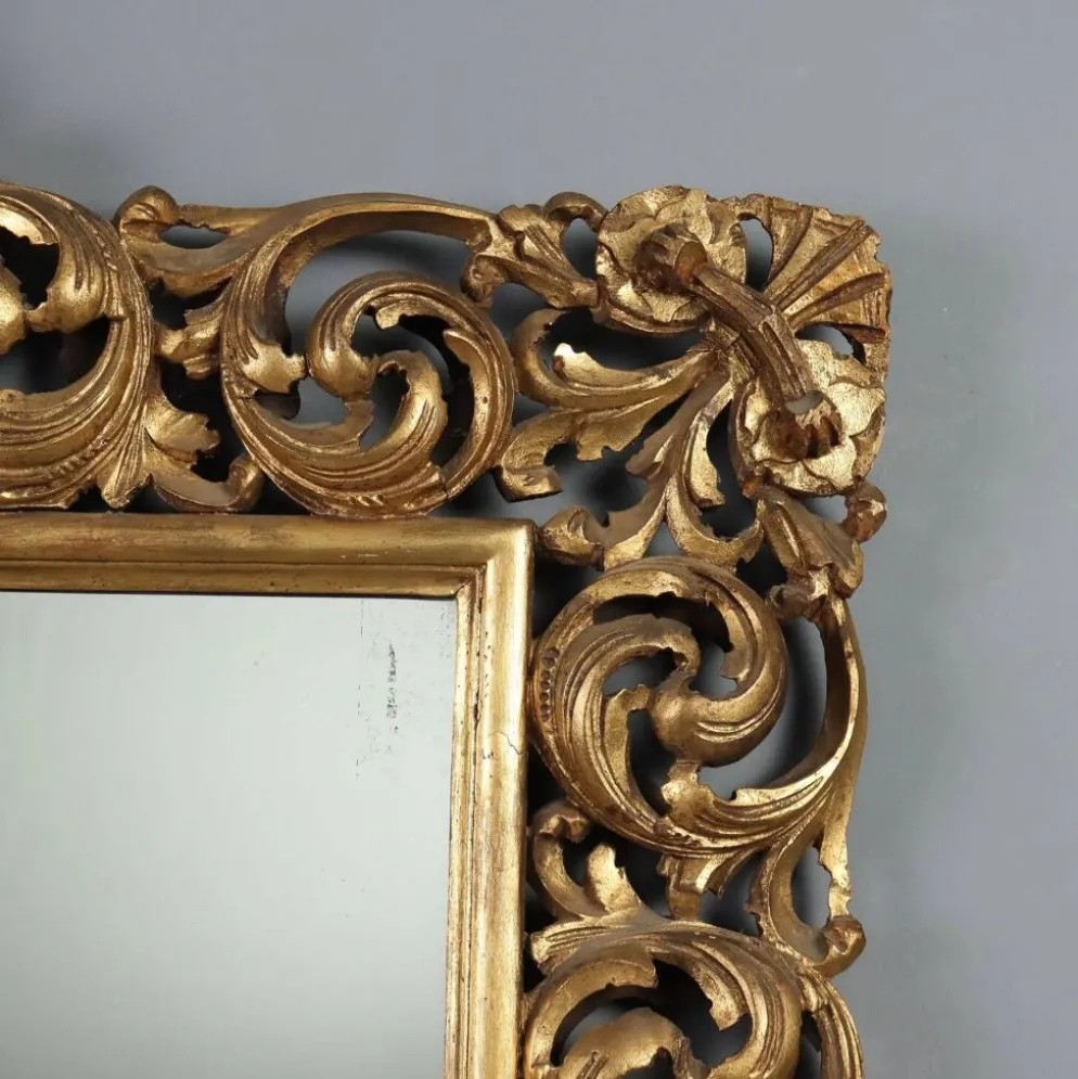 Miroir baroque ancien en bois sculpté et doré, Italie, XXe siècle