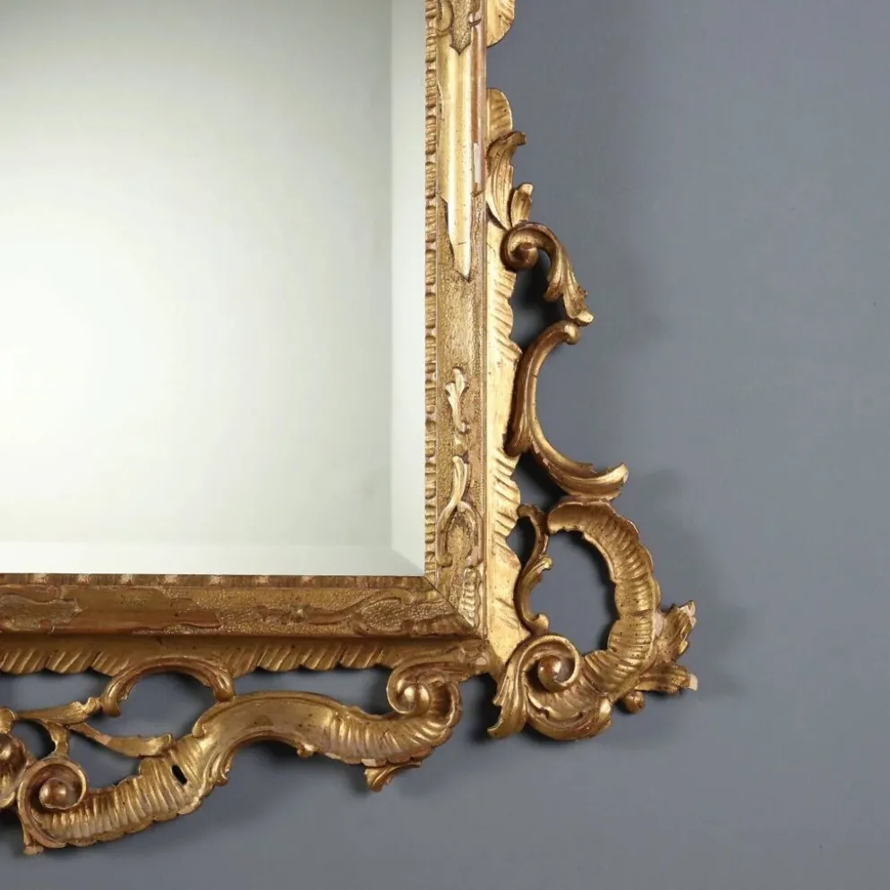 Miroir baroque ancien en bois sculpté et doré, Italie, XXe siècle