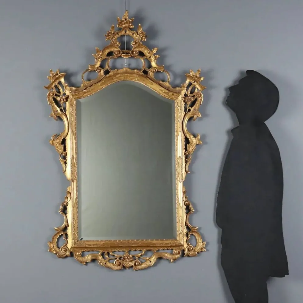 Miroir baroque ancien en bois sculpté et doré, Italie, XXe siècle