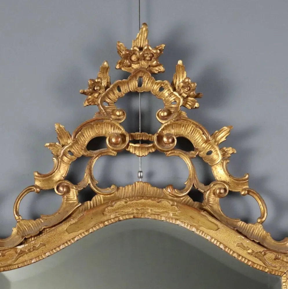 Miroir baroque ancien en bois sculpté et doré, Italie, XXe siècle