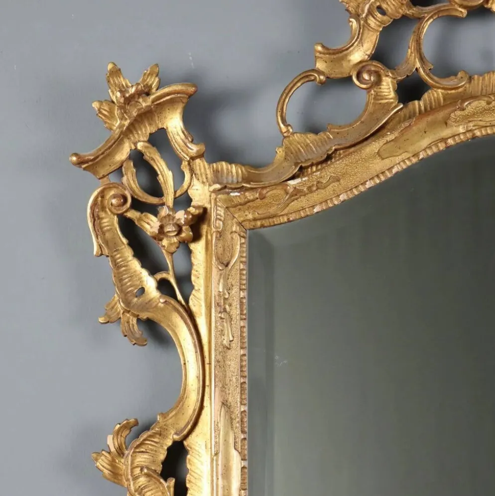 Miroir baroque ancien en bois sculpté et doré, Italie, XXe siècle