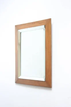 Miroir biseauté Art déco dans un cadre en chêne, années 1940.
