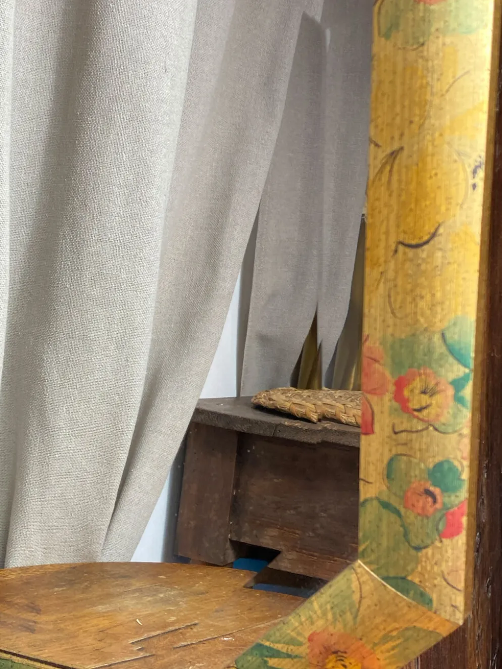 Miroir biseauté, de forme octogonale, en bois