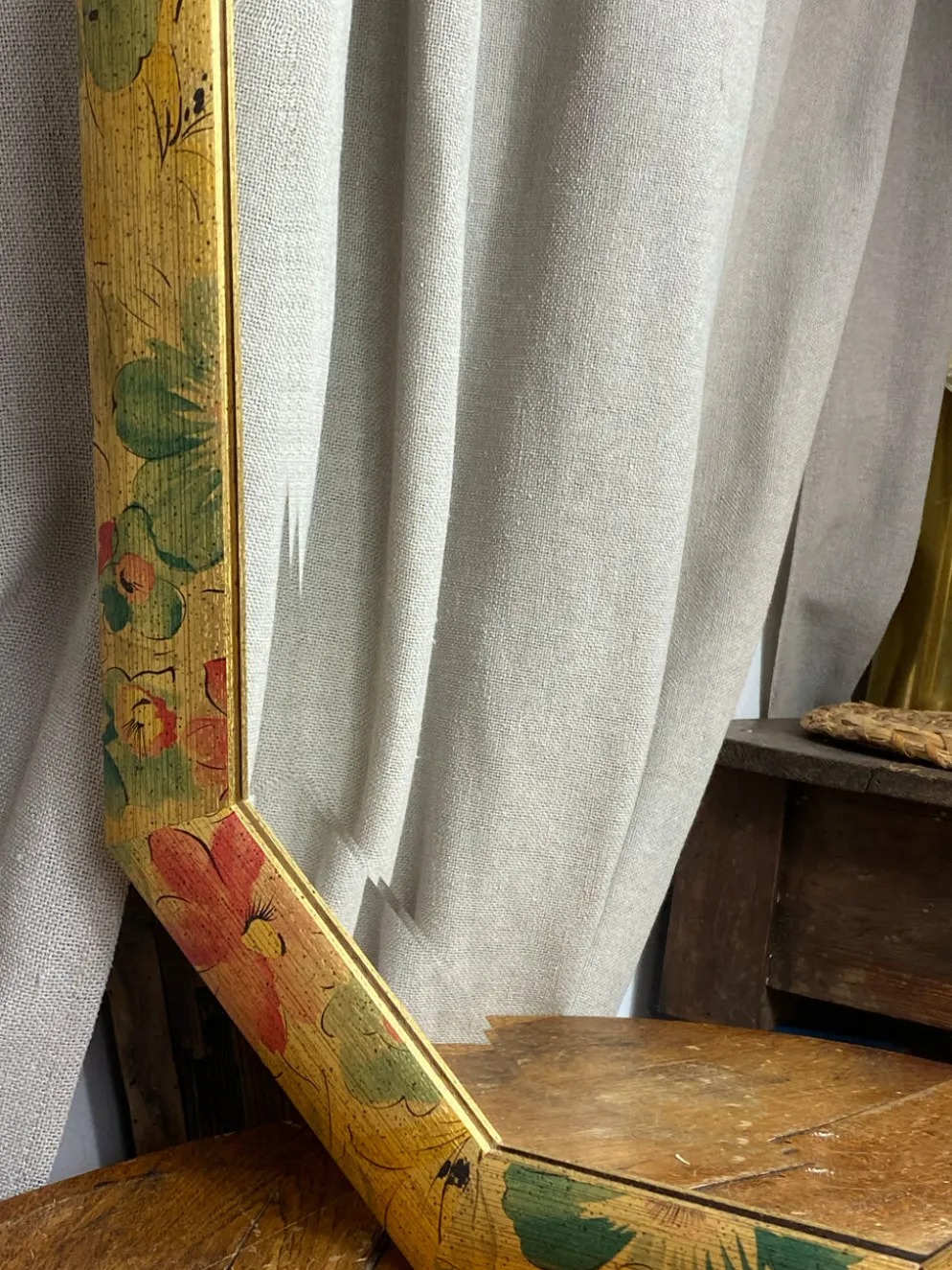 Miroir biseauté, de forme octogonale, en bois