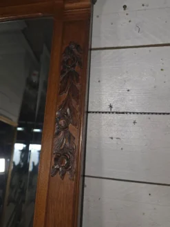 Miroir biseauté en bois sculpté