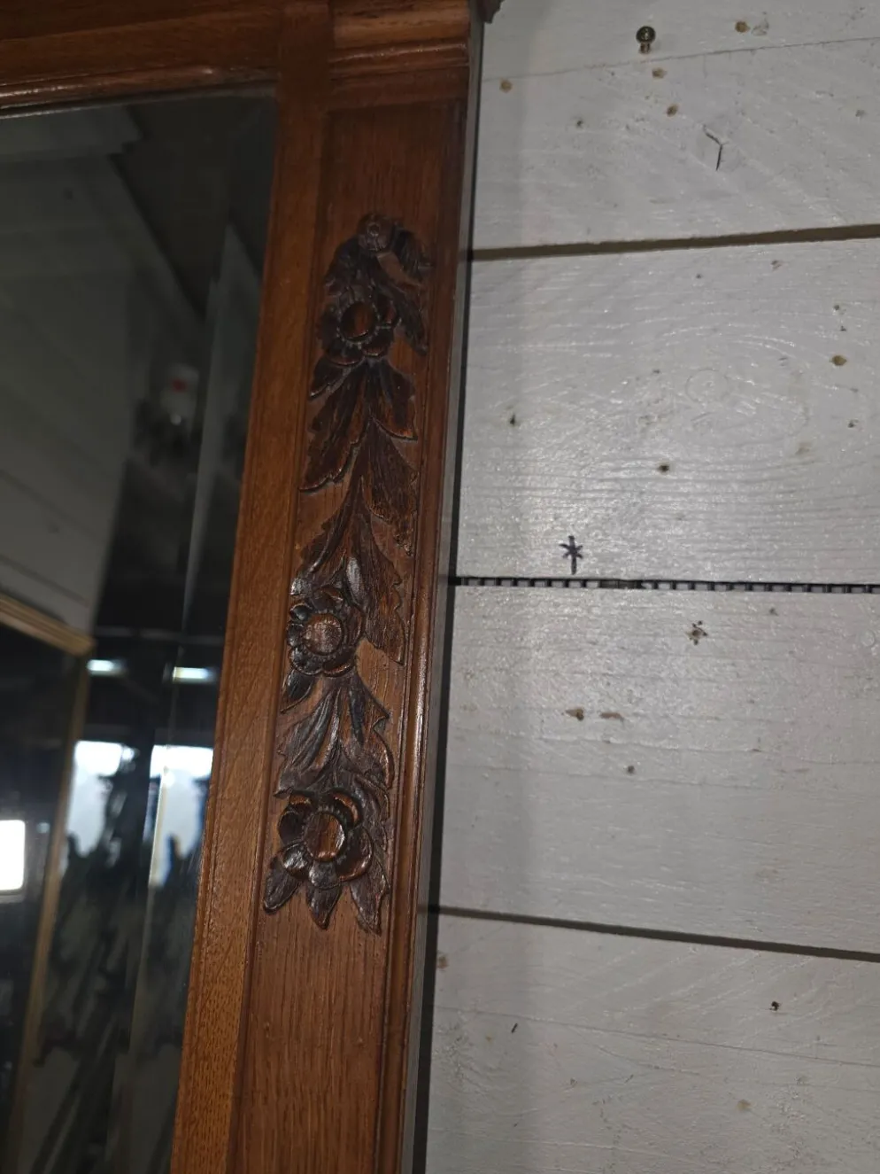 Miroir biseauté en bois sculpté