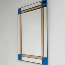 Miroir biseauté en laiton italien vintage rare, de couleur bleue et pêche, des années 1980.