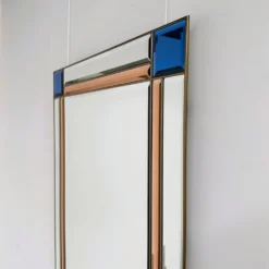 Miroir biseauté en laiton italien vintage rare, de couleur bleue et pêche, des années 1980.
