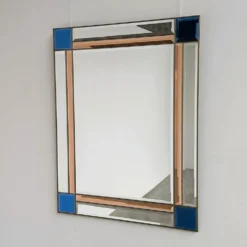 Miroir biseauté en laiton italien vintage rare, de couleur bleue et pêche, des années 1980.