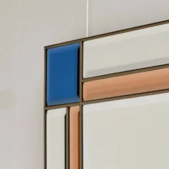 Miroir biseauté en laiton italien vintage rare, de couleur bleue et pêche, des années 1980.