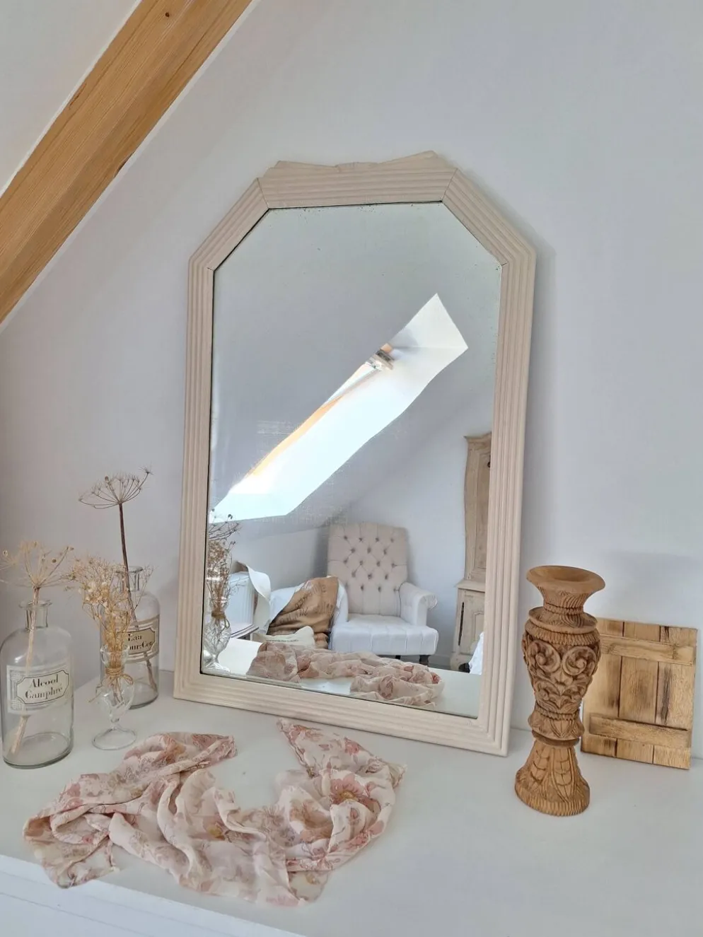 Miroir biseauté et mouluré beige