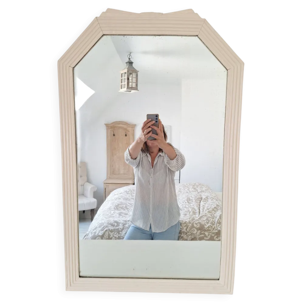 Miroir biseauté et mouluré beige