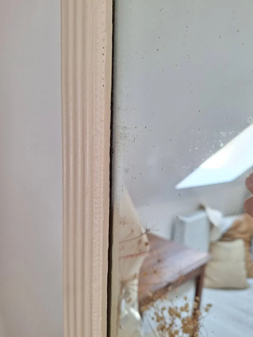 Miroir biseauté et mouluré beige