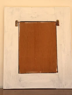 Miroir blanc aux fleurs sculptées