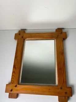 Miroir brutaliste