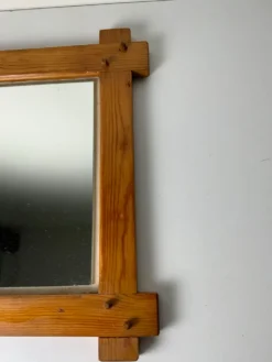 Miroir brutaliste