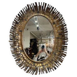 Miroir brutaliste en laiton attribué à Curtis Jere des années 70