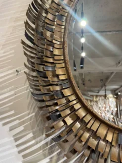 Miroir brutaliste en laiton attribué à Curtis Jere des années 70