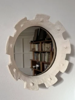 Miroir contemporain français en céramique, « Gioielli » par Renzo Maar