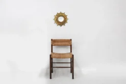 Miroir convexe en résine dorée en forme de soleil, France, années 1960.