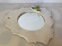 Miroir céramique bord dentelé avec une fleur