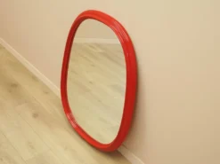 Miroir dans un cadre rouge, design danois, années 1970, fabriqué au Danemark