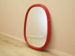 Miroir dans un cadre rouge, design danois, années 1970, fabriqué au Danemark