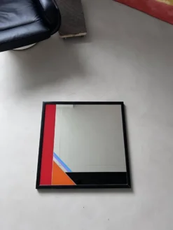 Miroir décoratif par l'artiste italien Eugenio Carmi, style Memphis, amusant !