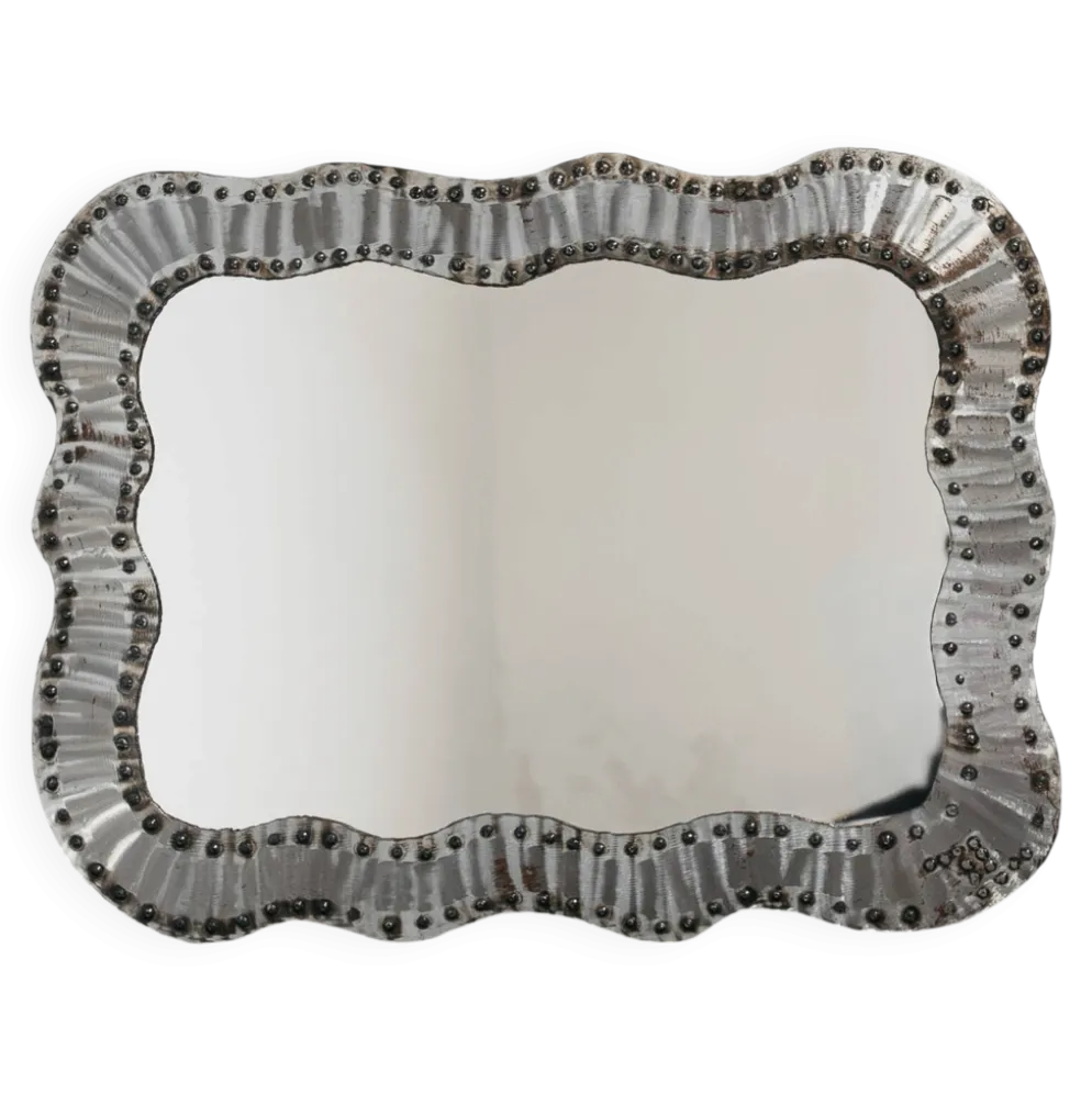 Miroir de Mur Brutaliste Clouté en Métal Années 60 Design Moderne