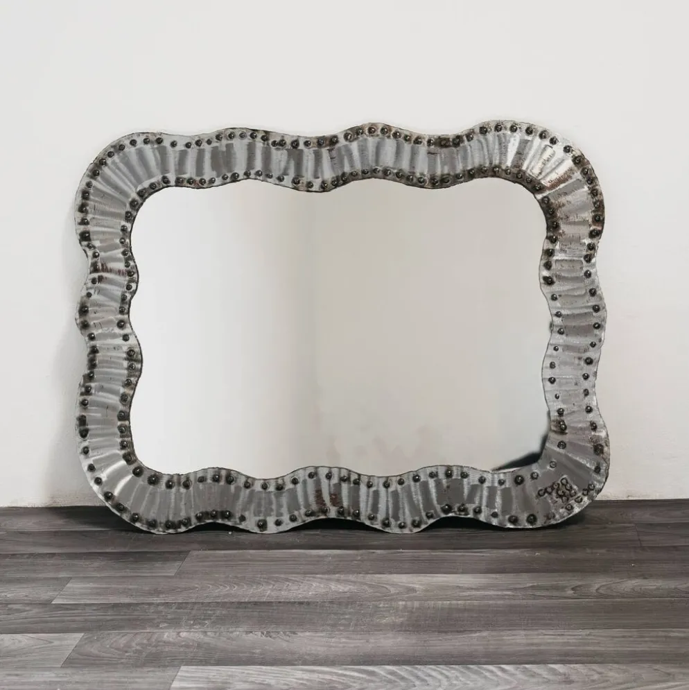 Miroir de Mur Brutaliste Clouté en Métal Années 60 Design Moderne