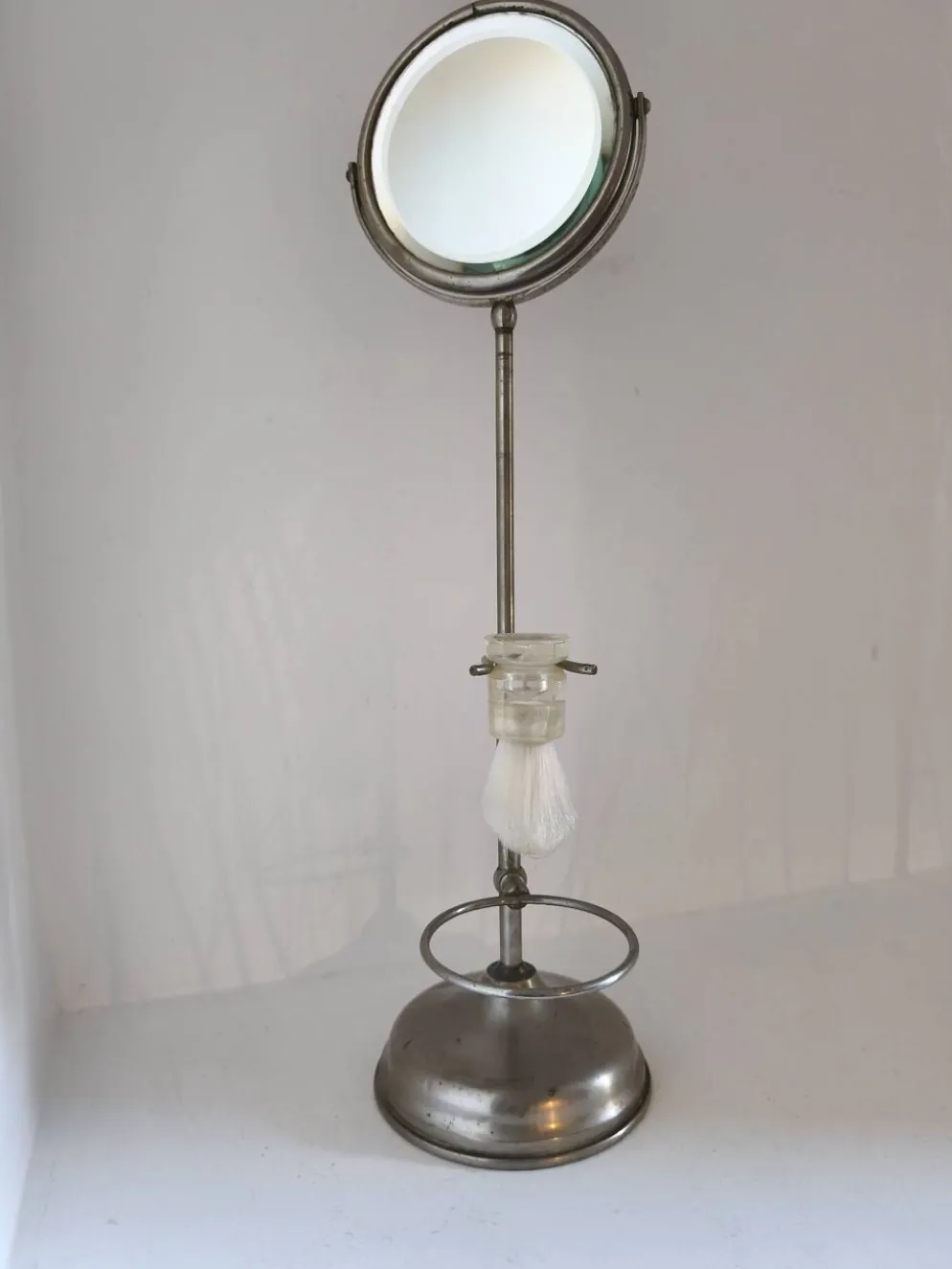 Miroir de rasage sur pied avec supports