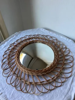 Miroir de sorcière en rotin vintage