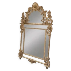 Miroir de style Régence en bois doré, 1ère moitié XIXÈME
