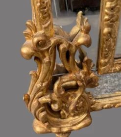 Miroir de style Régence en bois doré, 1ère moitié XIXÈME