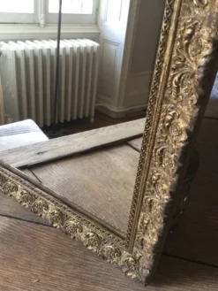Miroir doré ancien