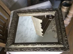Miroir doré ancien