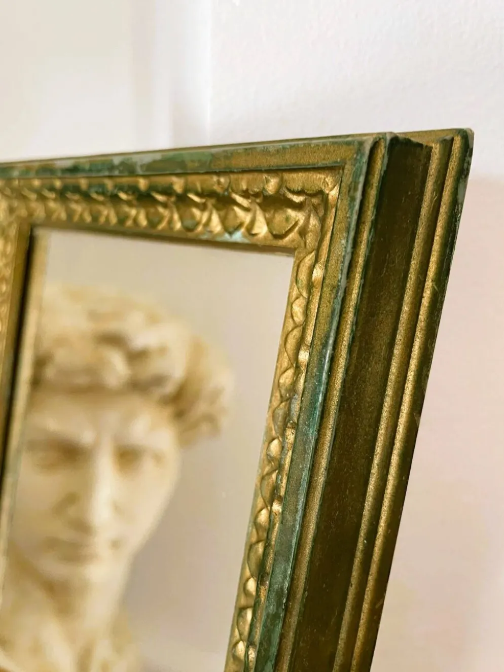 Miroir doré baroque vintage