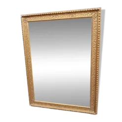 Miroir dore de style italien du 17ème siecle en bois sculpte