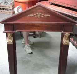Miroir Empire à fronton triangulaire, XIXe siècle