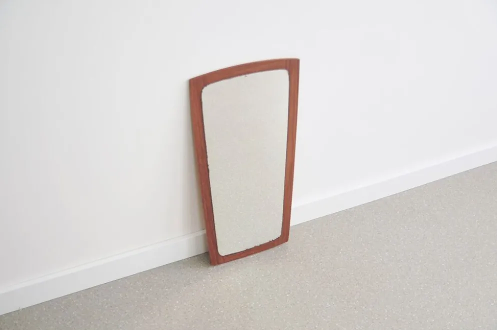 Miroir en bois conique